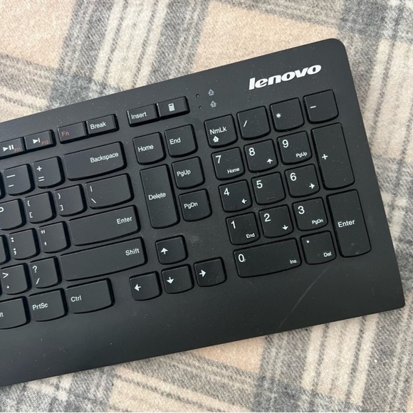 Lenovo SK8821 Wires Essential Keyboard - Picture 3 of 10